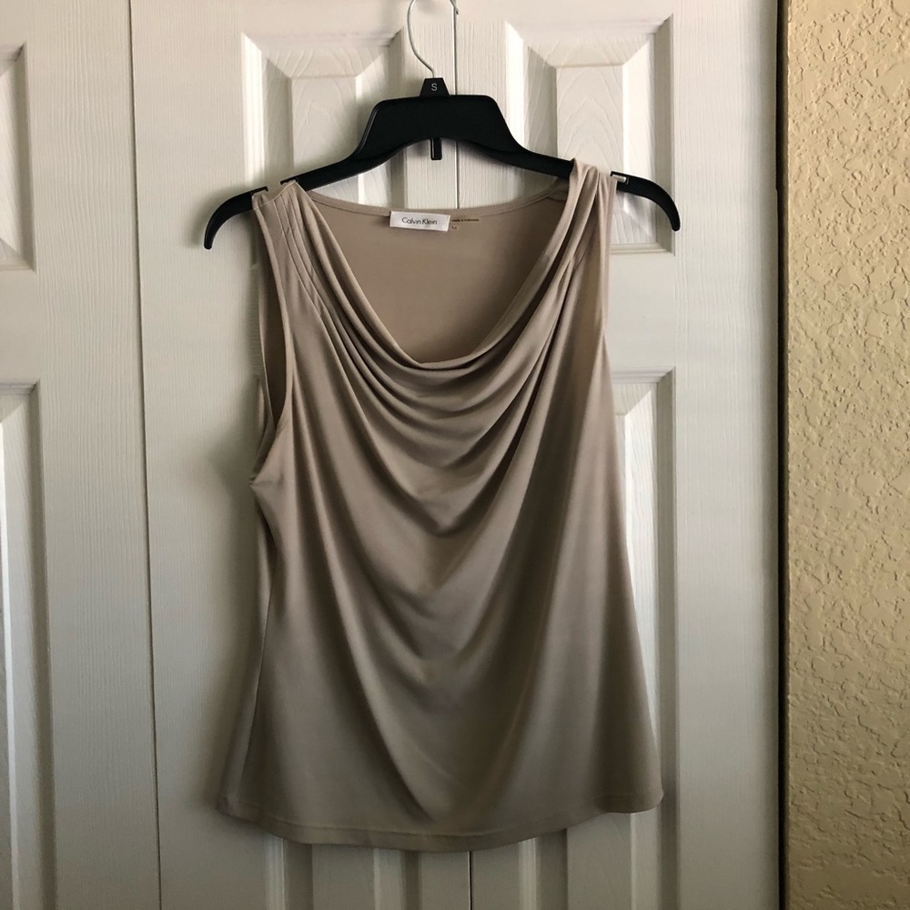 Scooped neckline T-shirt Blouse